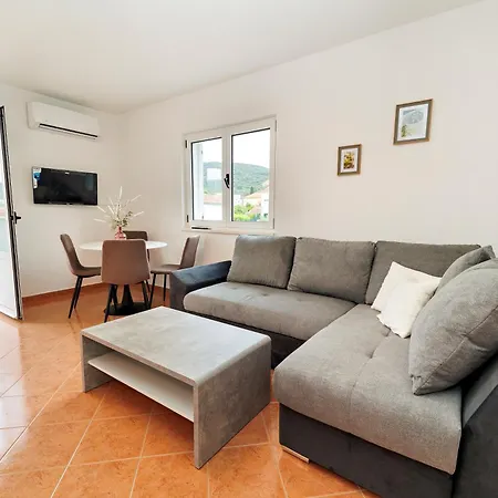 Dzon Beachside Apartment