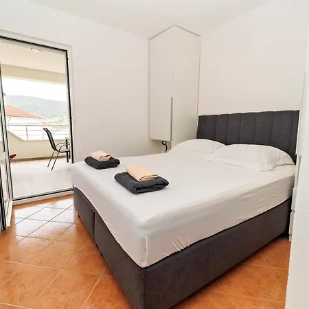 Dzon Beachside Apartment