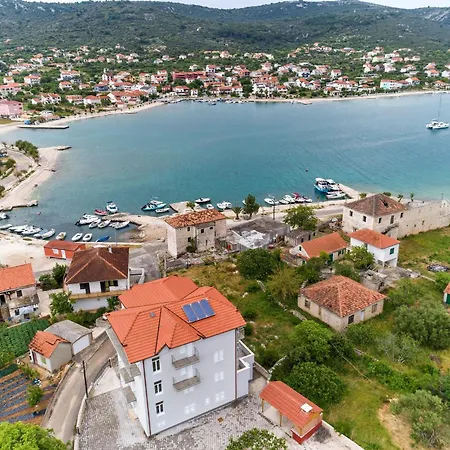 Dzon Beachside Vinišće