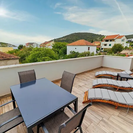 Dzon Beachside Vinisce