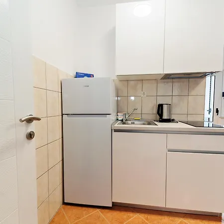 Dzon Beachside Apartment